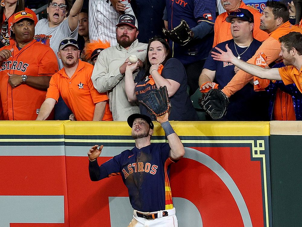 Astros fan runs on field and hugs Jose Altuve during ALCS