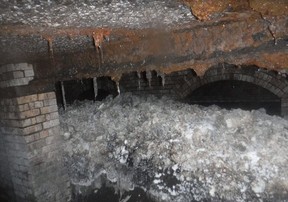 Dieses Bild, das am Freitag, den 4. Oktober 2019 von der University of Exeter veröffentlicht wurde, zeigt einen Fatberg in einem Abwasserkanal unter Sidmouth, England, im Januar 2019 während einer wissenschaftlichen Analyse, die von der Universität durchgeführt wurde, um genau herauszufinden, woraus der Fatberg bestand.