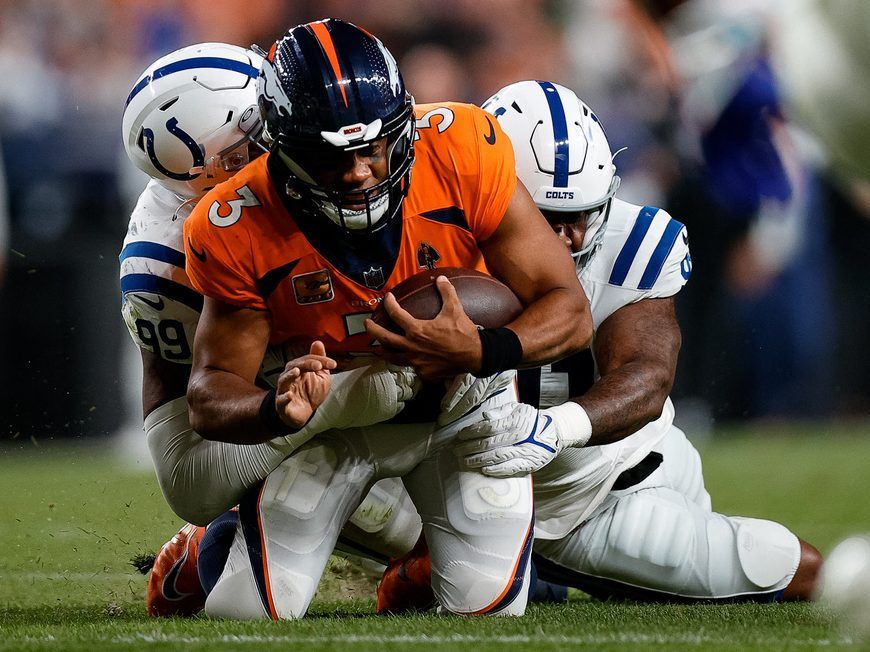 DENVER, CO - OCTOBER 06: A Denvers Broncos Cheerleader preforms during an  NFL game between the Indianapolis Colts and the Denver Broncos on October  06, 2022 at Empower Field at Mile High