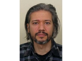 Aydin Coban ist auf diesem Handout-Foto aus der Zeit seiner Verhaftung durch die niederländische Polizei zu sehen, das bei seinem Prozess vor dem Obersten Gerichtshof von British Columbia in New Westminster ausgestellt wurde.