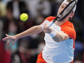 Shapovalov advances to semis at Vienna Open