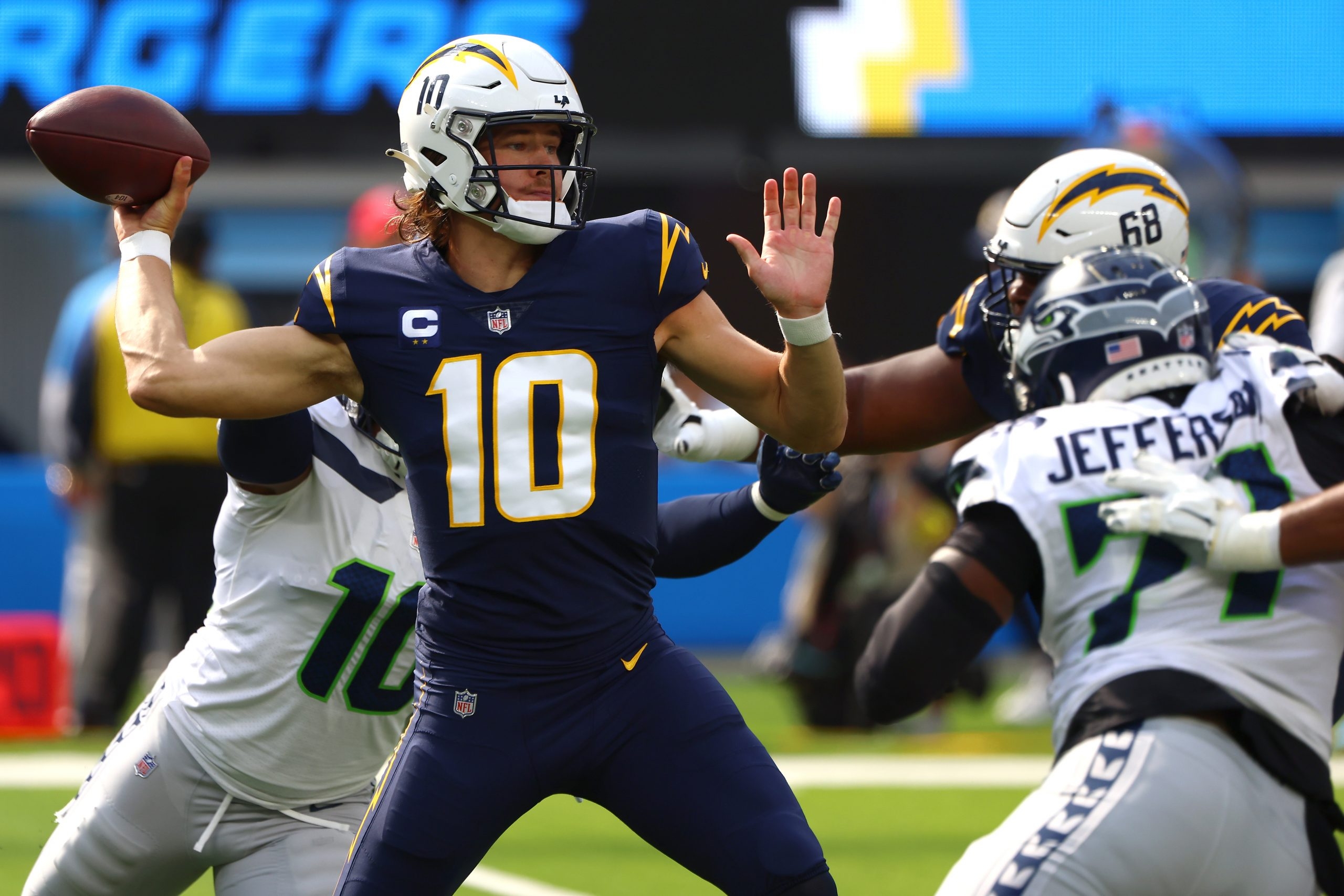 Raiders vs. Chargers Odds & Picks: How To Factor Keenan Allen Into