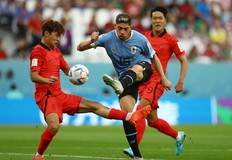 Uruguay denied by woodwork in 0-0 draw with South Korea at World Cup