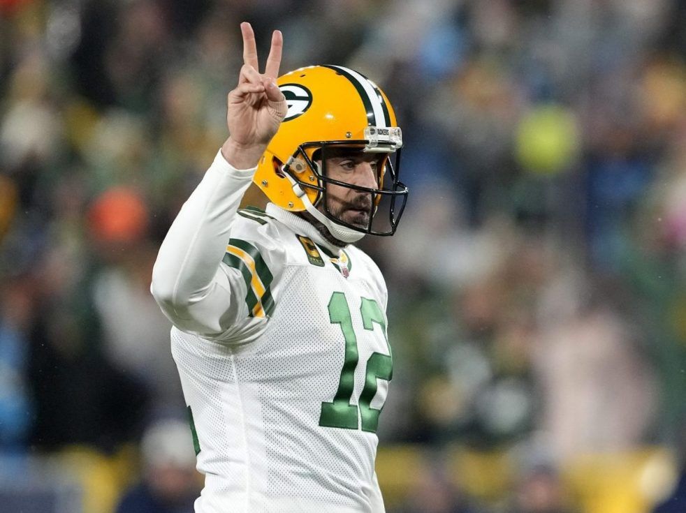 Aaron Rodgers says he's been playing with broken thumb - The San