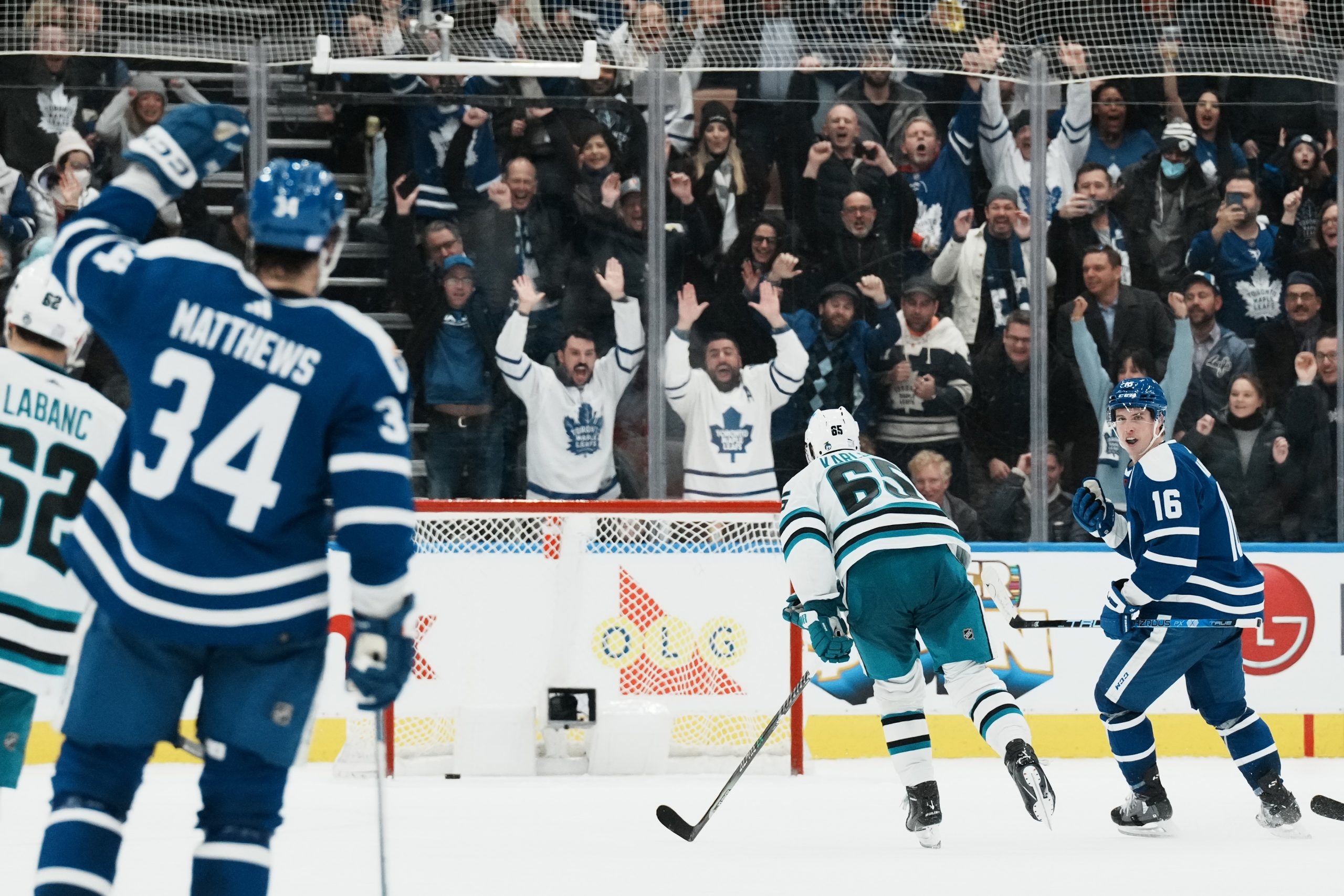 Mitch Marner ties record with point streak, Leafs beat Sharks