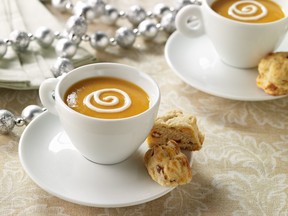 Shooters de soupe aux carottes et aux pommes de terre au cari – Ontario terre nourricière