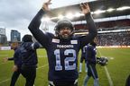 Quarterback Argonauts Chad Kelly merayakan setelah menang atas Montreal Alouettes di Lapangan BMO akhir pekan lalu.