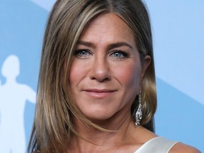 FILE PHOTO: 26th Screen Actors Guild Awards – Photo Room – Los Angeles, California, U.S., January 19, 2020 – Jennifer Aniston poses backstage with her Outstanding Performance by a Female Actor in a Drama Series for "The Morning Show". REUTERS/Monica Almeida/File Photo