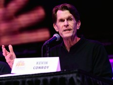 Kevin Conroy, pengisi suara Batman yang menentukan, meninggal pada usia 66 tahun