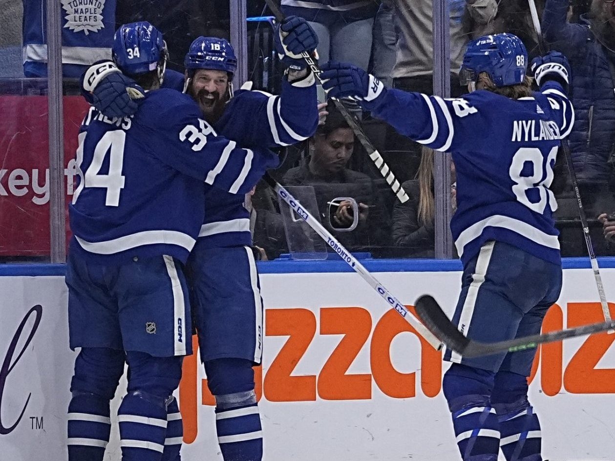 Presence of Borje Salming lifts Maple Leafs to comeback win over Canucks