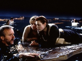 James Cameron, Leonardo DiCaprio e Kate Winslet no set de Titanic.