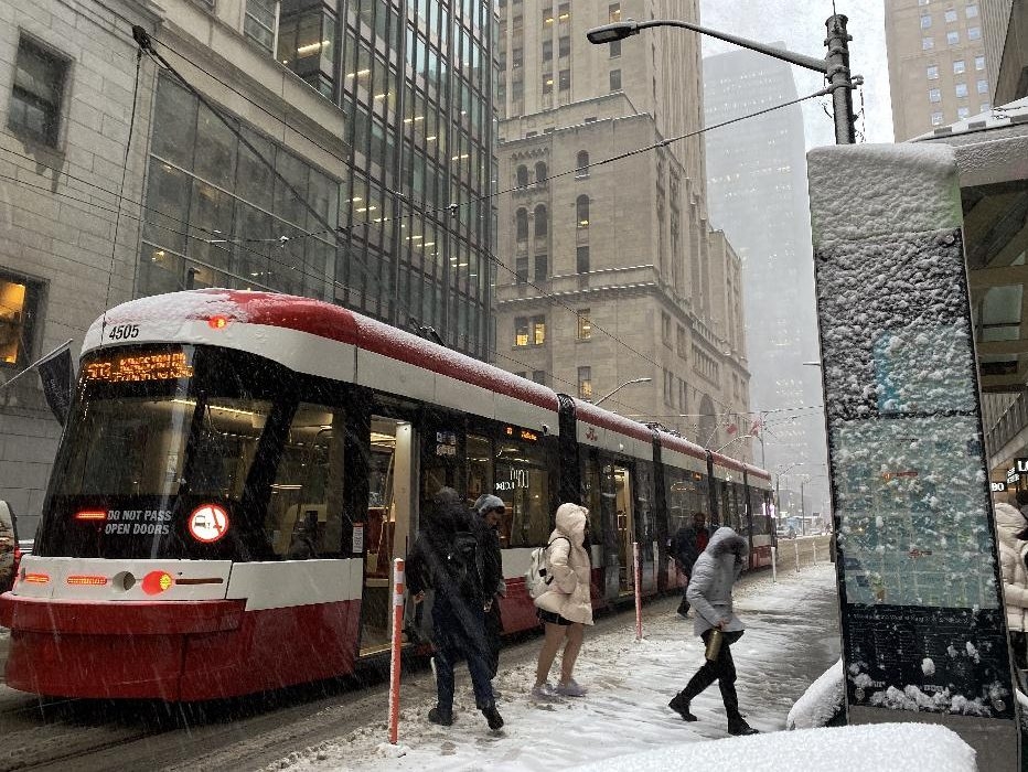 Weather woes in Toronto as early snowfall hits the city Toronto Sun