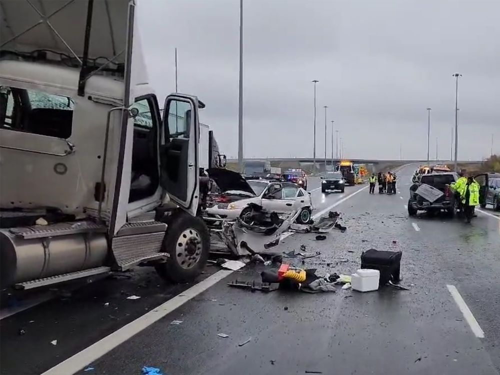 One person killed in seven vehicle crash on Highway 401 Toronto Sun