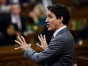 Le premier ministre Justin Trudeau prend la parole lors de la période des questions à la Chambre des communes sur la Colline du Parlement à Ottawa le 29 novembre 2022.  
