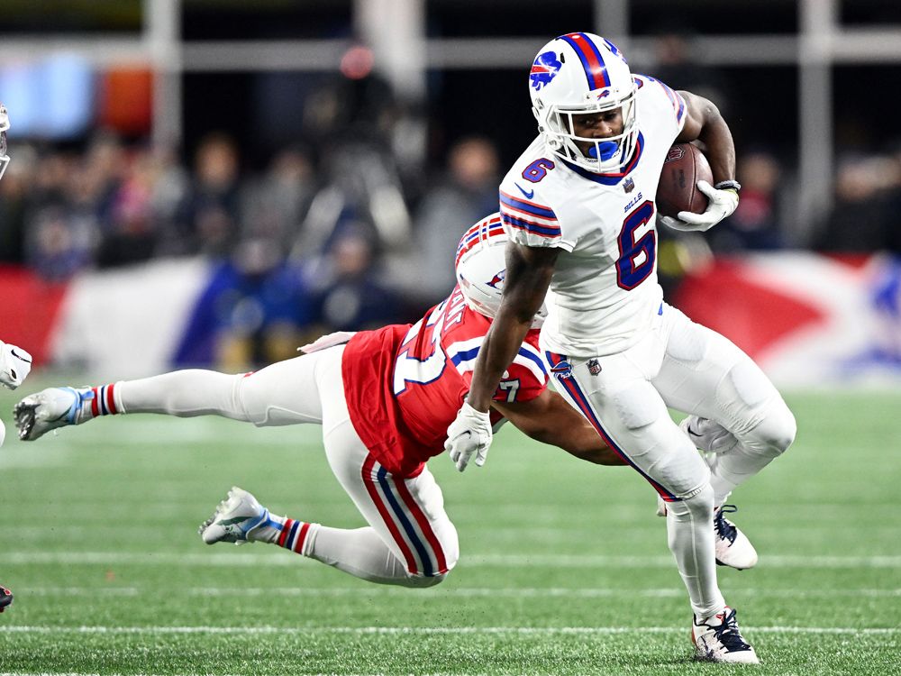 Josh Allen throws for 2 TDs, Bills beat Patriots 24-10