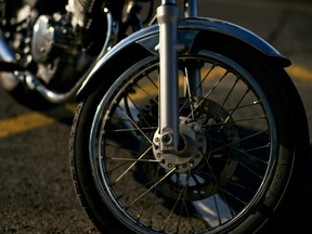 Front wheel and disc brake of a classic motorcycle