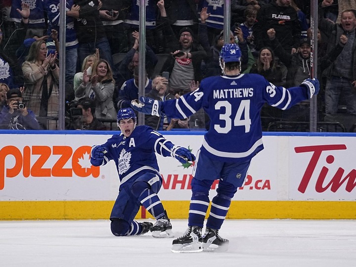  Toronto Maple Leafs forward Mitchell Marner with forward Auston Matthews after scoring the game winning goal against the Calgary Flames during overtime at Scotiabank Arena. (John E. Sokolowski-USA TODAY Sports)