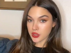 Mannequin complains about ‘disadvantages of being fairly’