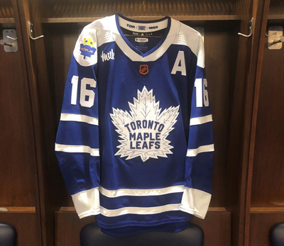 The Toronto Maple Leafs teased their St. Pats jersey that will be revealed  at midnight - Article - Bardown