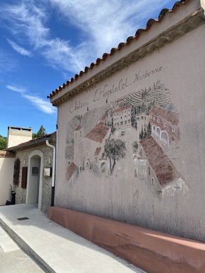 Art of Château L’Hospitalet on the main lobby building. CYNTHIA MCLEOD/TORONTO SUN