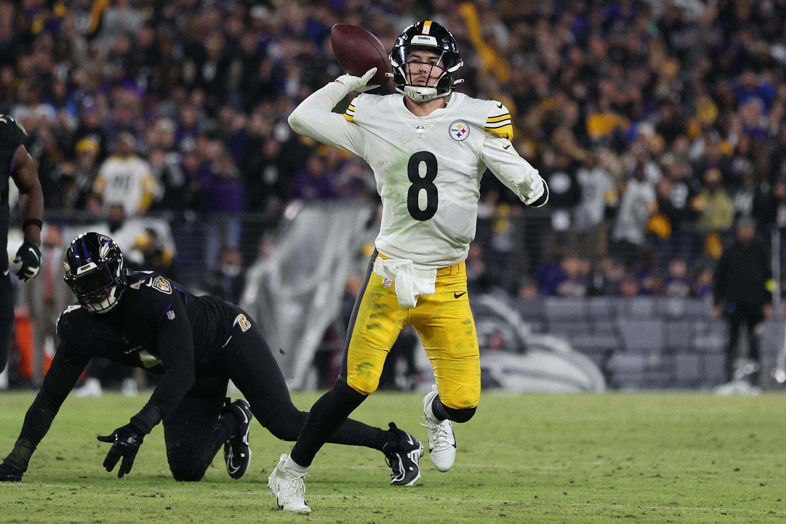 Tyler Huntley Throws TD Pass, Gives Ravens Lead Over Steelers