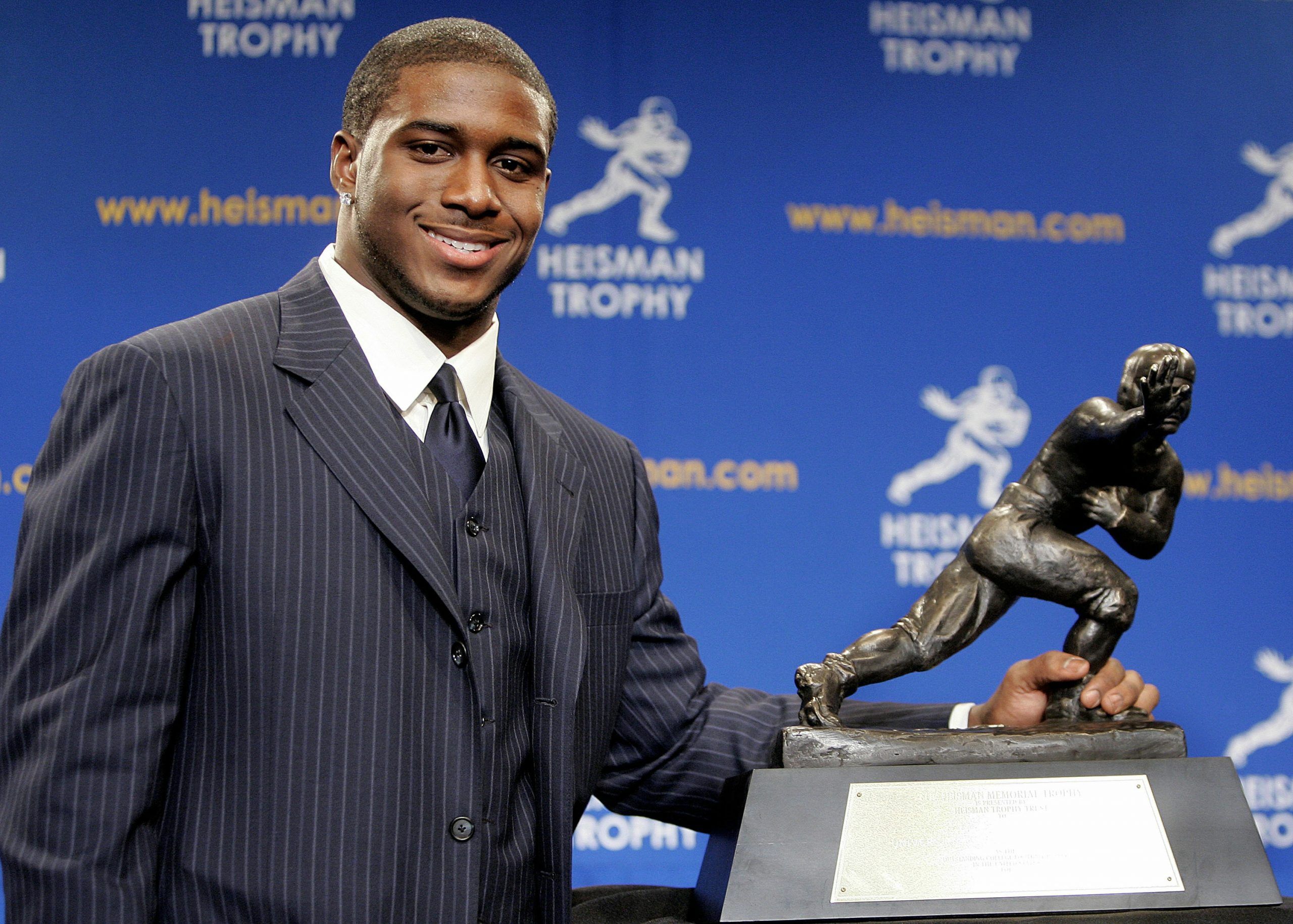 USC's Reggie Bush, Tim Tebow make College Football Hall of Fame ...