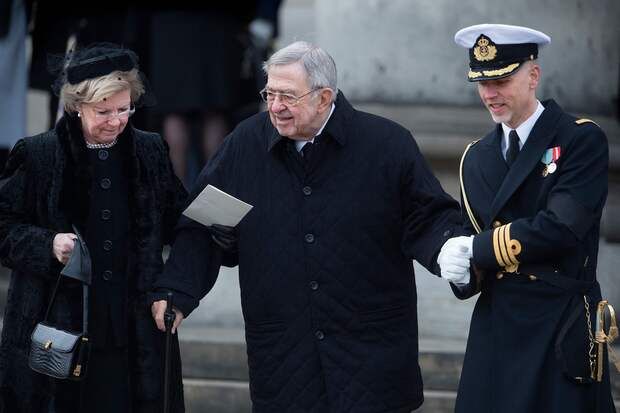 Greece's former king Constantine to be buried as a private citizen ...