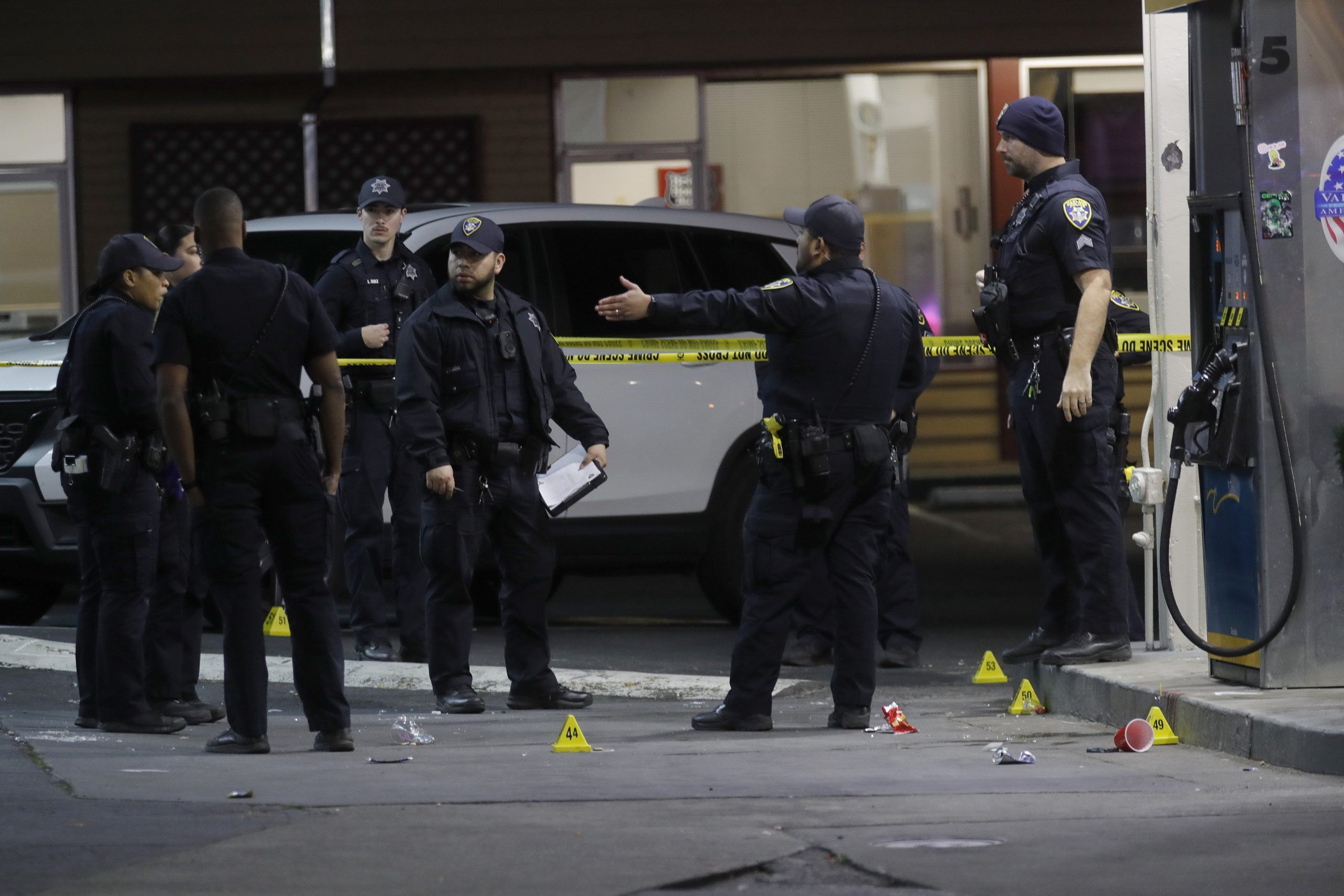 Shootout At Oakland Gas Station Kills 1, Wounds 4 | Toronto Sun