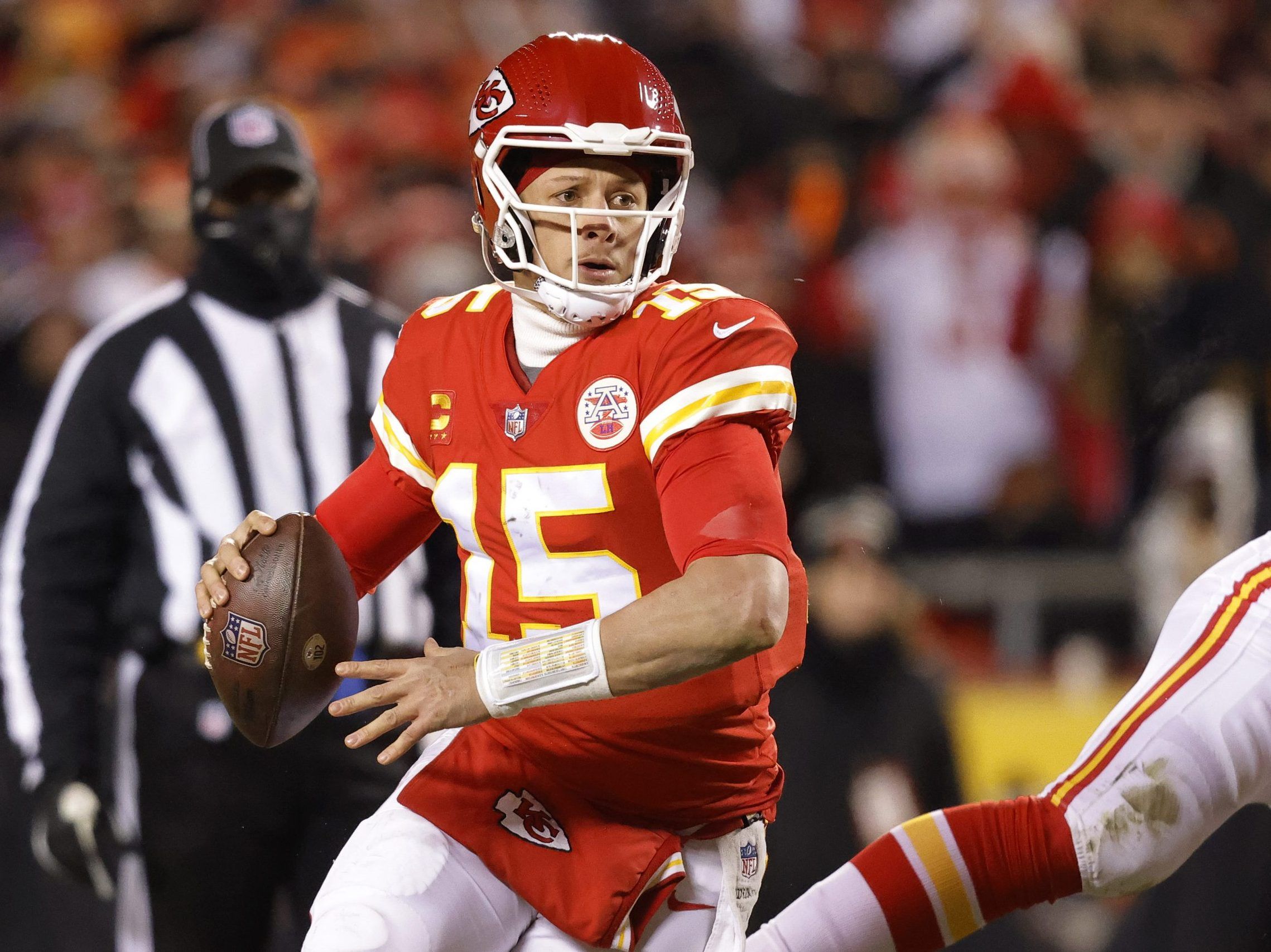 SUPER BOWL PICK: Eagles tough out the win over Patrick Mahomes' Chiefs