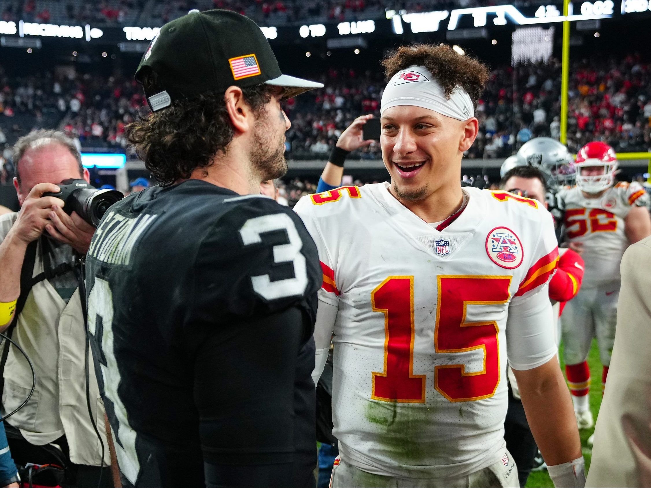 Patrick Mahomes, Chiefs lock up one seed in win over Raiders