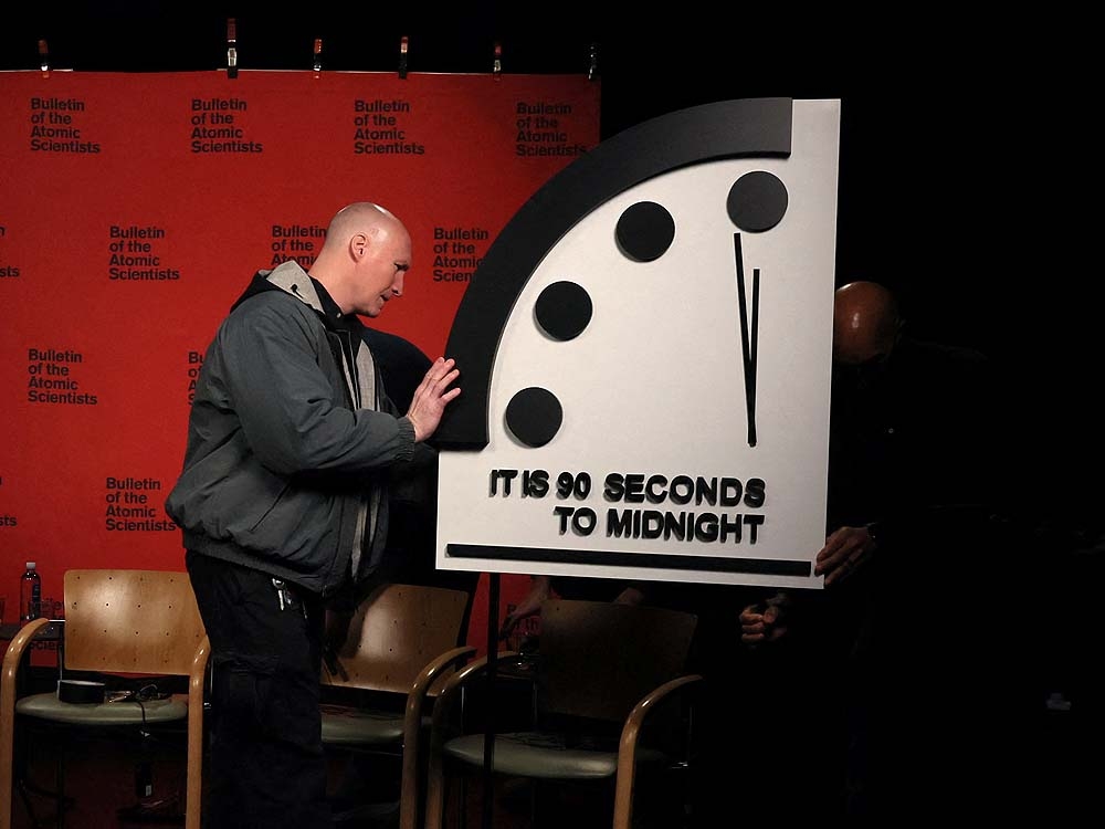 'Doomsday Clock' moves to 90 seconds to midnight as nuke threat rises Toronto Sun