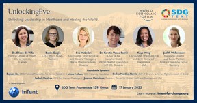 Le médecin hygiéniste de Toronto, la Dre Eileen de Villa (à l'extrême gauche), participe à une séance au Forum économique mondial de Davos, en Suisse, le mardi 17 janvier 2023.