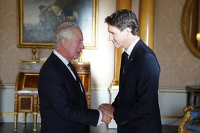 King Charles III sits with Prime Minister Justin Trudeau as he receives realm prime ministers in the 1844 Room at Buckingham Palace on September 17, 2022 in London, England. (Photo by Stefan Rousseau – WPA Pool/Getty Images)
