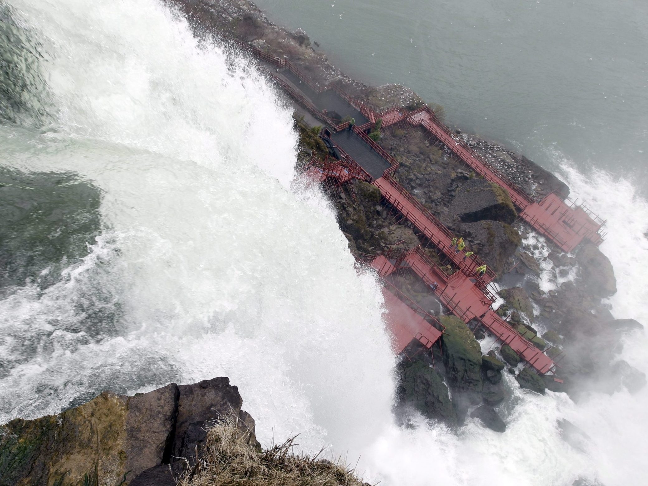 Mother dead, 5-year-old son critical after fall into Niagara Gorge