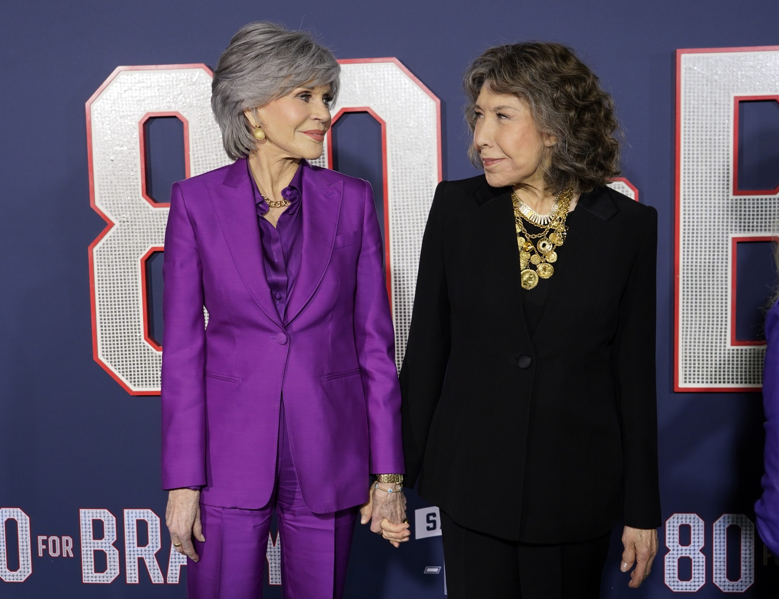 Jane Fonda and Lily Tomlin tackle laughs in '80 For Brady'