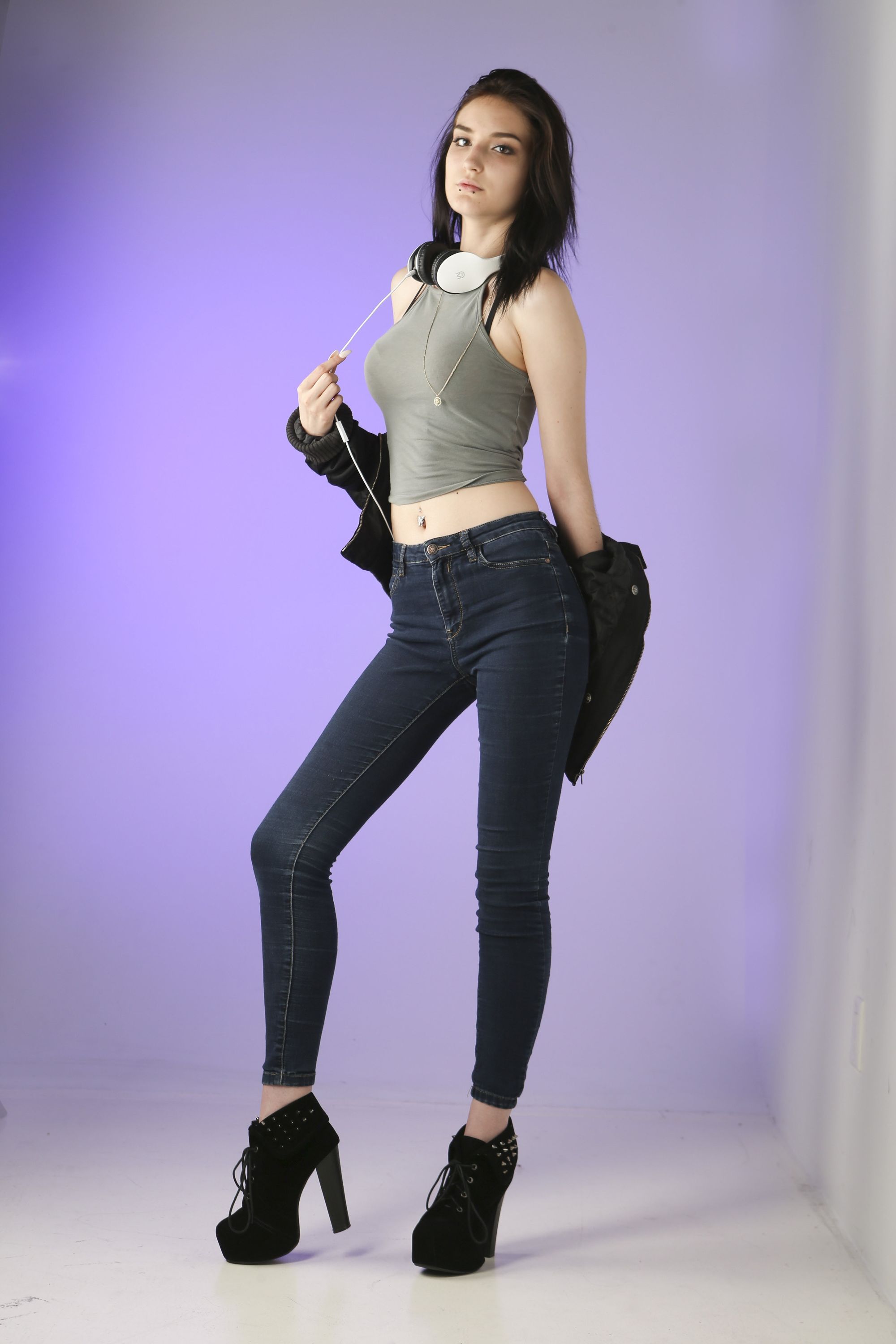 SUNshine Girl Julie | Toronto Sun