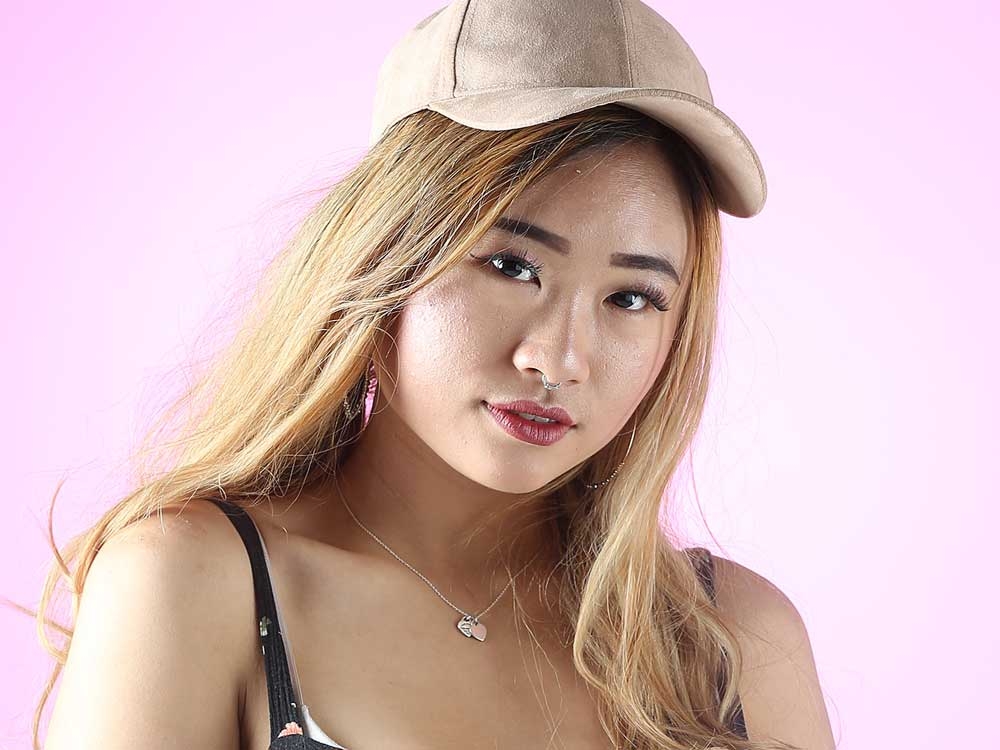 SUNshine Girl Jasmine Toronto Sun