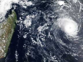 Madagascar et le Mozambique prêts pour le cyclone « dangereux » Freddy 2 L'imagerie satellite montre le cyclone tropical Freddy s'approchant de Madagascar dans cette image satellite non datée obtenue le 20 février 2023.