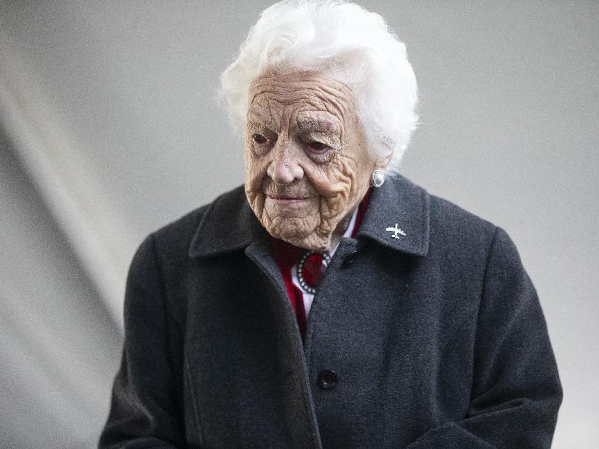 Former Mississauga mayor Hazel McCallion lies in state at city hall ...