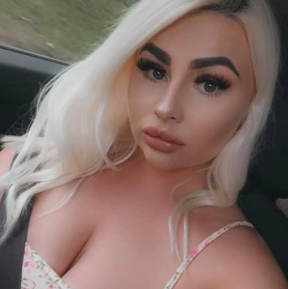 'Bogus Barbie' a assassiné son petit ami et veut maintenant des visites conjugales 2 L'ancienne mannequin porno Abigail White a assassiné son petit ami. Elle veut maintenant des visites conjugales de son nouvel amant. FACEBOOK
