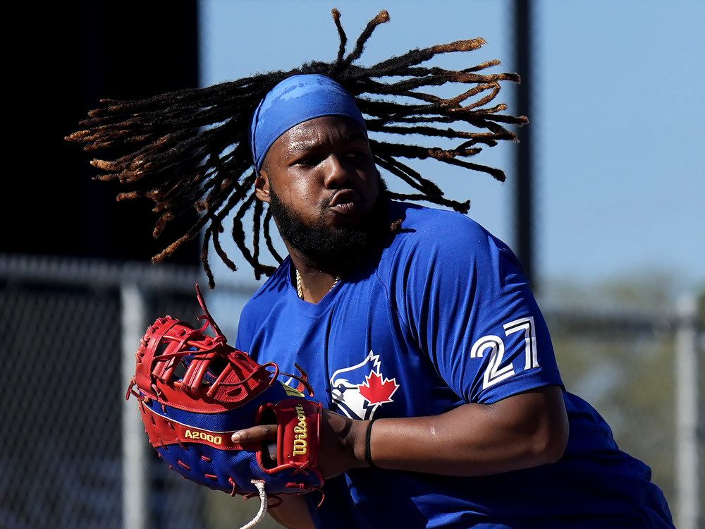 Vladimir Guerrero JR and his two daughters : r/Torontobluejays