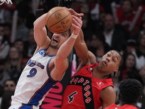 Raptors forward Scottie Barnes (4) battles for the ball with Washington Wizards.