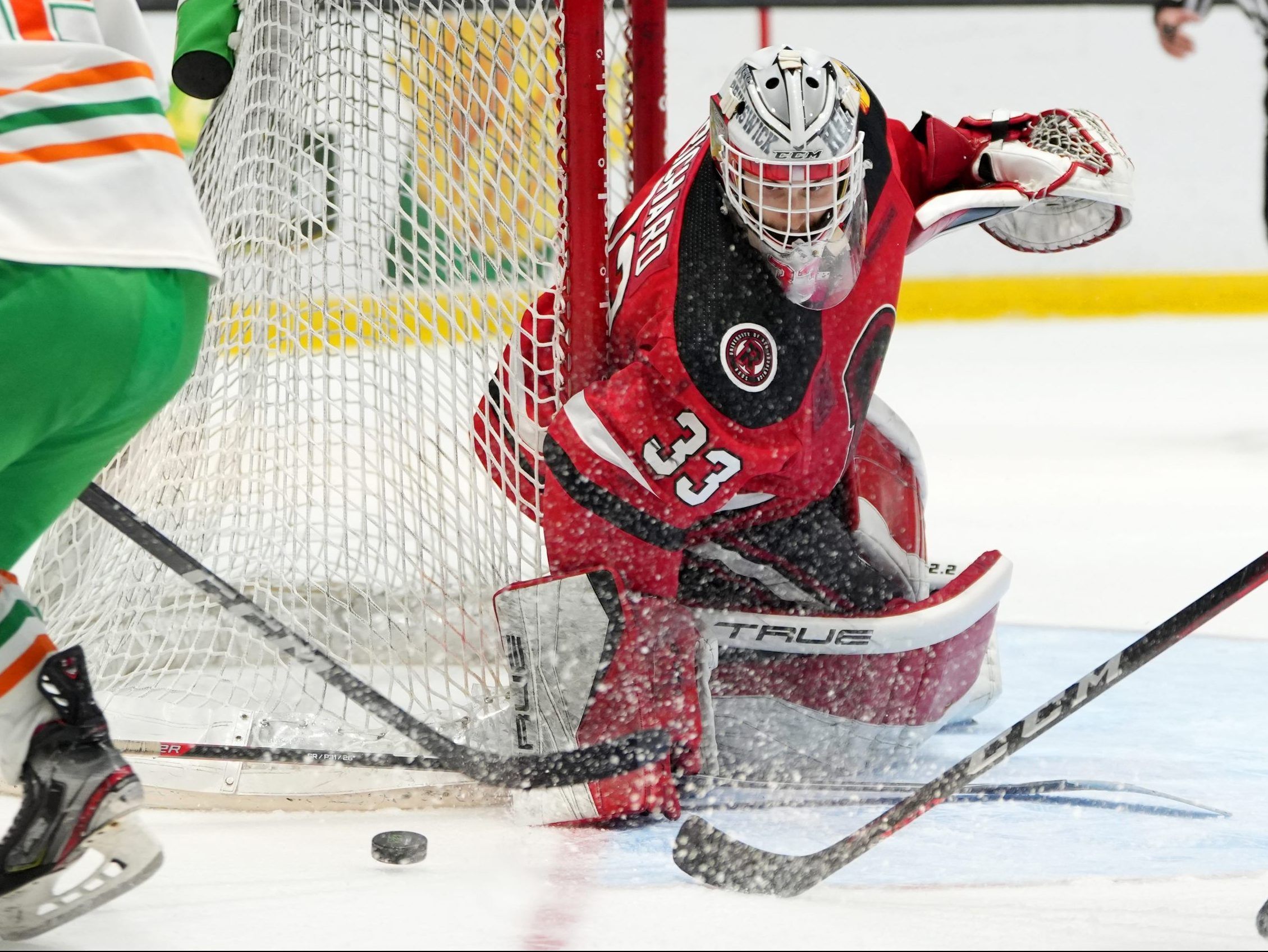 Islanders Are Routed as Backup Goalie Falters Quickly - The New York Times