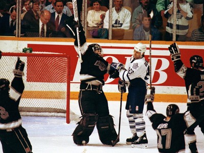 Kerry Fraser opens up about Wayne Gretzky's infamous high stick on