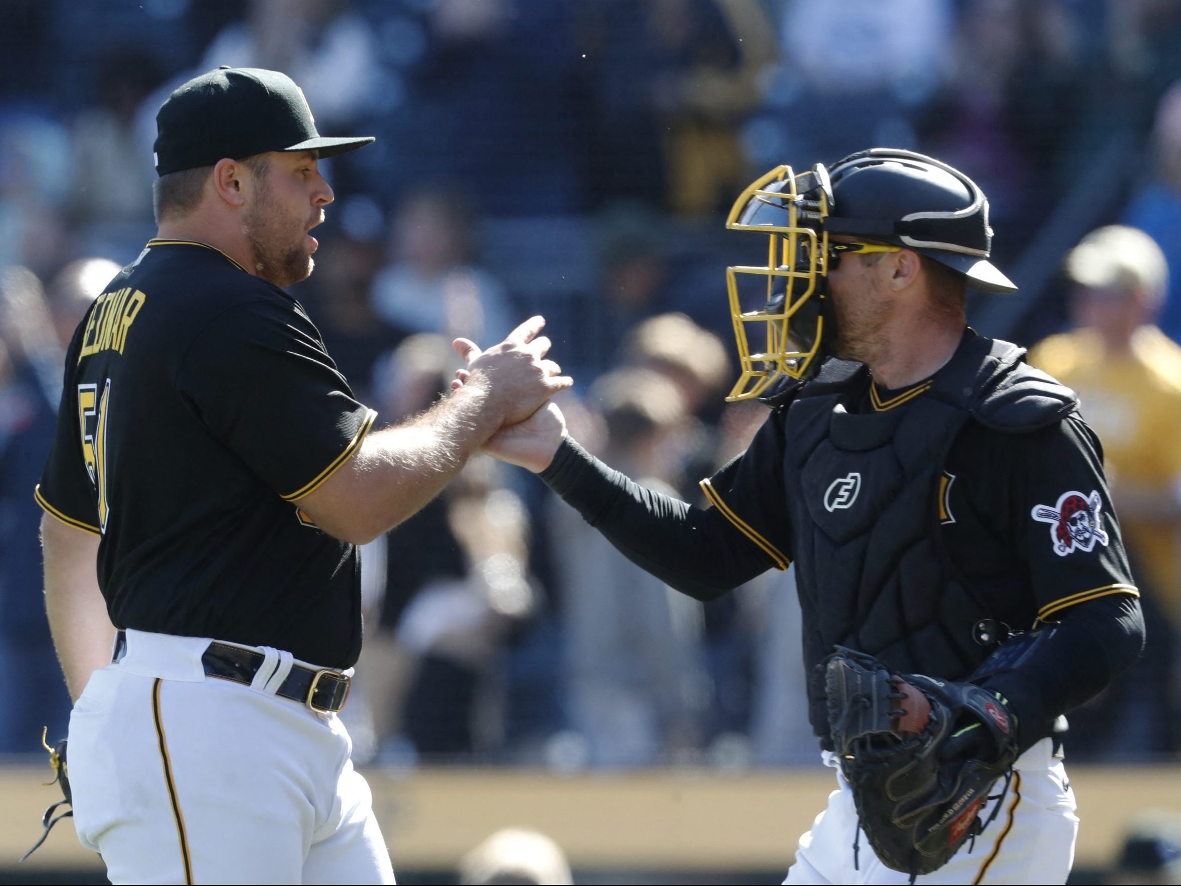 Blue Jays trade Vinny Capra to Pirates for catcher Tyler Heineman