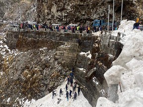 This handout photograph taken on April 4, 2023 and released by the Indian Army shows rescue workers at the site of an avalanche that hit the Gangtok-Natu La road in India's north-eartern state Sikkim.