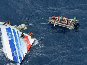 Handout picture released June 8, 2009 by the Brazilian Navy shows divers recovering part of the tail section from the Air France A330 aircraft that crashed in midflight over the Atlantic ocean on June 1, 2009.