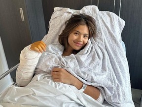 Tennis player Emma Raducanu waves from a bed after undergoing a surgery. 
CREDIT. NO RESALES. NO ARCHIVES.
