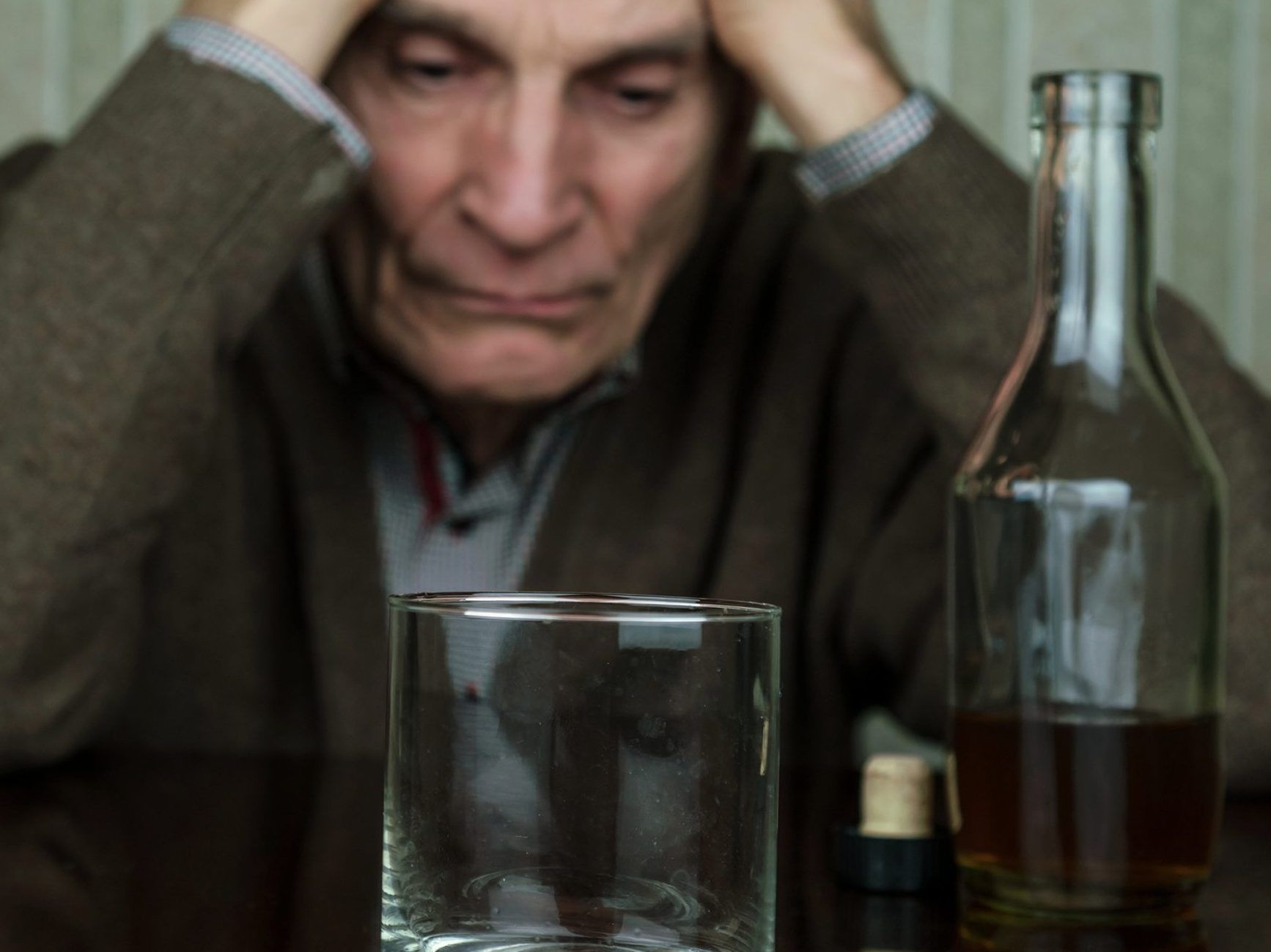 Alcoholic Wife?  4 Behaviors You Absolutely Shouldn'T Ignore - 7jz6cfd