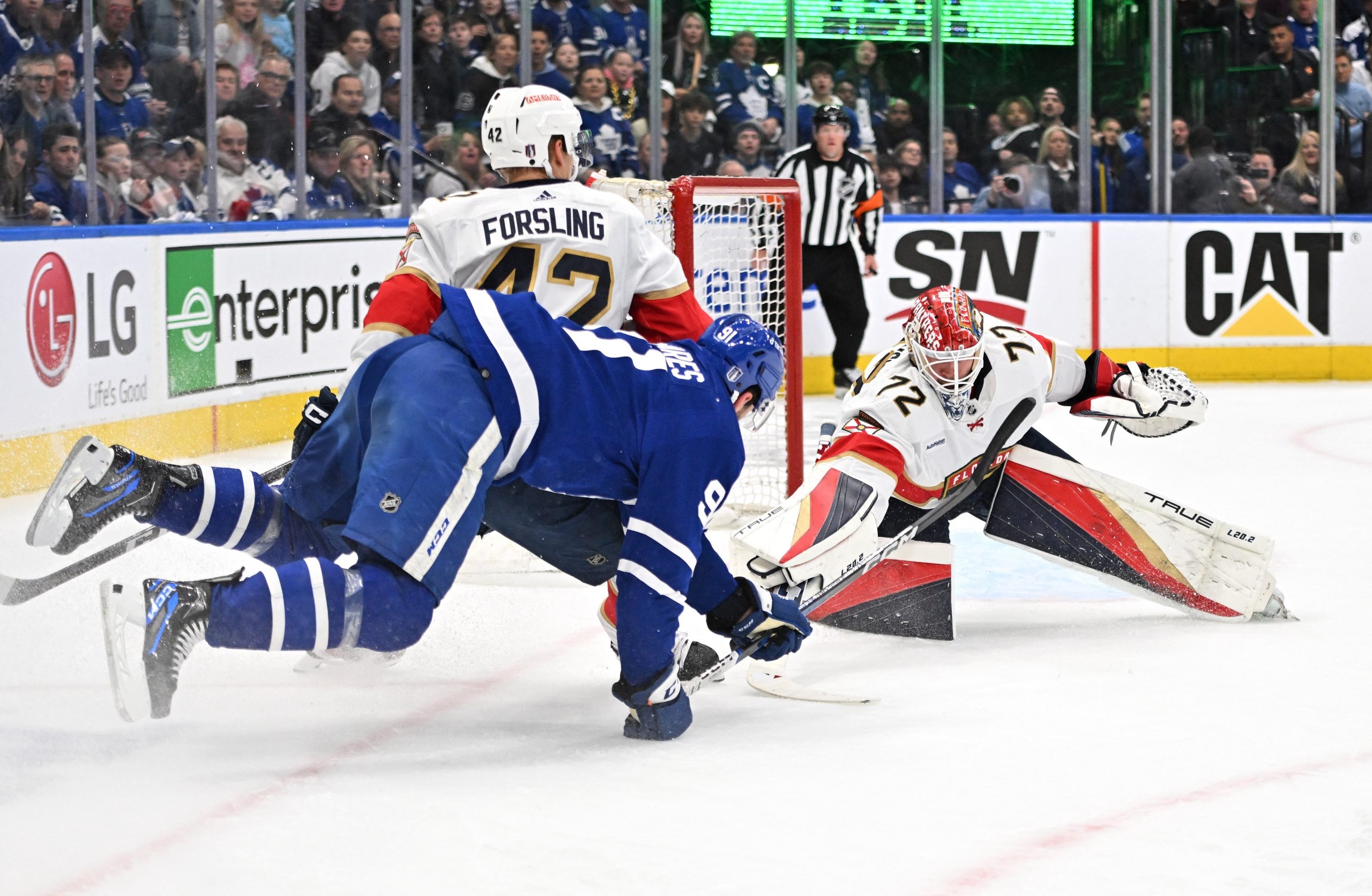 Lightning double up Maple Leafs 4-2